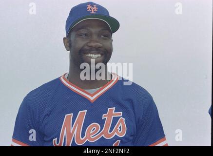 New York Mets Mookie Wilson batting at the spring training