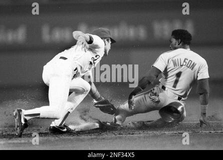 New York Mets centerfielder Mookie Wilson, left, loses his batting