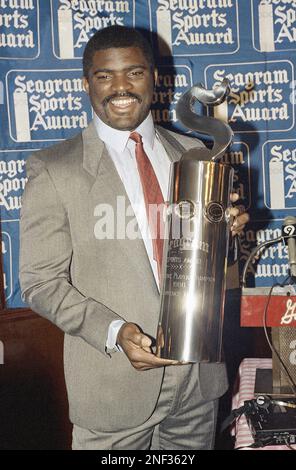 Lawrence Taylor New York Giants-56 during the 1987 Superbowl against the  Denver Broncos, Pasadena, CA. January 25, 1987 Stock Photo - Alamy