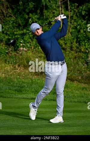 Pacific Palisades, California, USA. 16th Feb, 2023. Rory Mcilroy tees off on the 13th hole during the first round of the Genesis Invitational at the Riviera Country Club. (Credit Image: © Mark Edward Harris/ZUMA Press Wire) EDITORIAL USAGE ONLY! Not for Commercial USAGE! Stock Photo