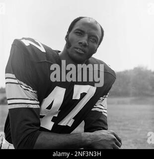 All-Pro cornerback Mel Blount of the Pittsburgh Steelers nudged teammate  Jimmy Allen during practice, Sept. 16, 1977. Blount and the Steelers ended  an eight-week contract dispute Thursday. Allen was Blount's replacement  during