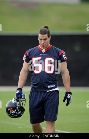 Houston Texans linebacker Brian Cushing (56) during a NFL football training  camp workout Sunday, Aug. 2, 2009 in Houston. (AP Photo/David J. Phillip  Stock Photo - Alamy