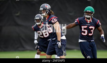 Houston Texans linebacker Brian Cushing (56) during a NFL football training  camp workout Sunday, Aug. 2, 2009 in Houston. (AP Photo/David J. Phillip  Stock Photo - Alamy