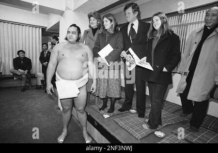 Jesse Kuhaulua, right, a Hawaiian sumo wrestler, pushes his lower ...