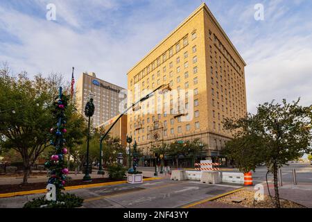 Texas, NOV 25 2022 - Afternoon view of the San Jacinto Plaza with Christmas decoration Stock Photo