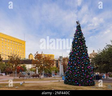 Texas, NOV 25 2022 - Afternoon view of the San Jacinto Plaza with Christmas decoration Stock Photo