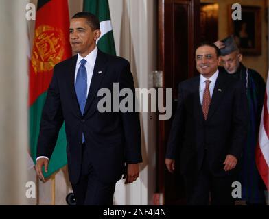 President Barack Obama, followed by Afghan President Hamid Karzai, right, and Pakistani President Asif Ali Zardari, center, arrives to make statements in the Grand Foyer of the White House, Wednesday, May 6, 2009, after their meetings. (AP Photo/Ron Edmonds)