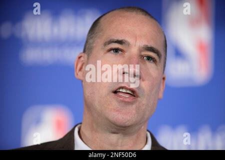 Chicago Bulls head coach Vinny Del Negro speaks during the NBA Rookie of  the Year ceremony, Wednesday, April 22, 2009, in Northbrook, Ill. (AP  Photo/M. Spencer Green Stock Photo - Alamy