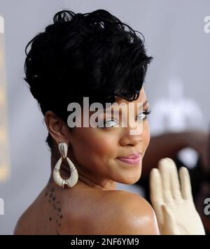 Singer Rihanna arrives at the American Music Awards in Los Angeles on Sunday, Nov. 23, 2008. (AP Photo/Evan Agostini)