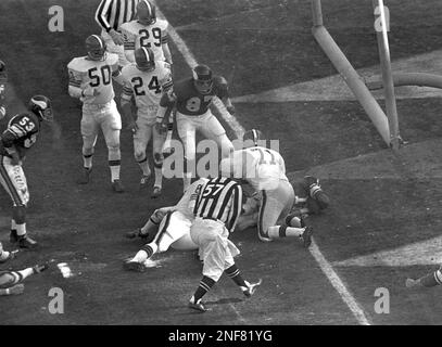 Minnesota Vikings quarterback Joe Kapp (11) raises left arm and readies the  ball with his right to get off a second-quarter pass in the NFL  Championship Game in Minneapolis, on Jan. 4