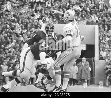 Detroit quarterback Bill Munson (19) is shown being pressured by Chicago  Bears defensive tackle George Seals (67), Sunday, Nov. 21, 1971, Chicago,  Ill. The rest of the players are unidentified. (AP Photo/Fred