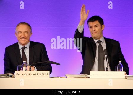 Bernard Arnault, Chairman and CEO of LVMH, Louis Vuitton Moet Hennessy,  the Paris-based luxury goods empire, delivers his speech during the  presentation of the 2015 year results in Paris, France, Tuesday, Feb.