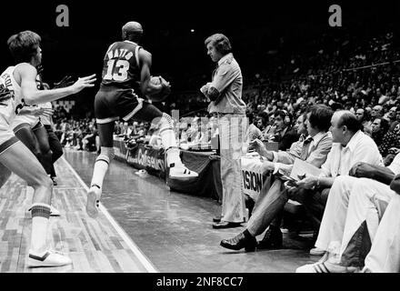 New York Nets Jan van Breda Kolff leans on Buffalo Braves John