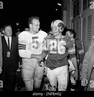 Green Bay Packers halfback Paul Hornung (5) plunged over the line for a  final period touchdown against the San Francisco 49ers in Milwaukee, Wis.  Oct. 24, 1960. (AP Photo Stock Photo - Alamy