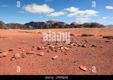 Wüstenlandschaft im Wadi Rum  /  Desert scene at Wadi Rum, Jordan Stock Photo