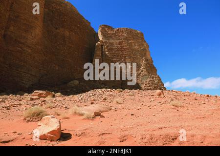 Wüstenlandschaft im Wadi Rum  /  Desert scene at Wadi Rum, Jordan Stock Photo