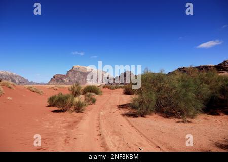 Wüstenlandschaft im Wadi Rum  /  Desert scene at Wadi Rum, Jordan Stock Photo