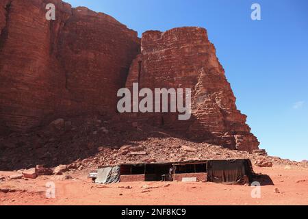 Wüstenlandschaft im Wadi Rum  /  Desert scene at Wadi Rum, Jordan Stock Photo