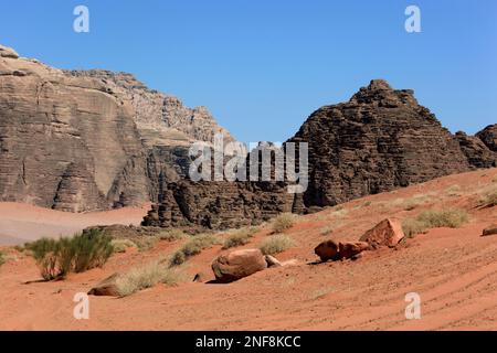 Wüstenlandschaft im Wadi Rum  /  Desert scene at Wadi Rum, Jordan Stock Photo