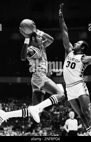 Bob McAdoo of the Buffalo Braves is shown, 1975. (AP Photo Stock Photo -  Alamy