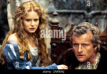 JENNIFER JASON LEIGH and RUTGER HAUER in FLESH+BLOOD (1985), directed by PAUL VERHOEVEN. Credit: ORION PICTURES / Album Stock Photo