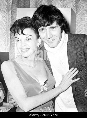 Actress Judy Garland with husband Mickey Deans Stock Photo - Alamy