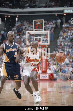 Atlanta Hawks guard Mookie Blaylock (10) brings the ball up court during  the Hawks' 92-69 victory over the Indiana Pacers in game two of the Eastern  conference semi-final, Thursday, May 12, 1994
