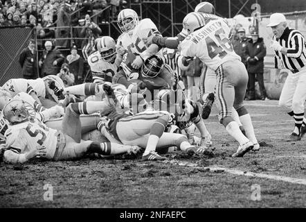 Minnesota Vikings Chuck Foreman (44) leaps the line against the Chicago  Bears in first period action as Foreman gained 10 yards on the play in  Bloomington, Minn., Oct. 16, 1977. The gain