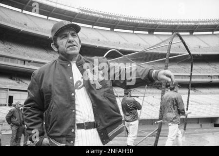 New York Mets Manager Yogi Berra, second from right, talks with some  recently injured Mets on July 12, 1972 in the locker room at New York's  Shea Stadium. They are, left to