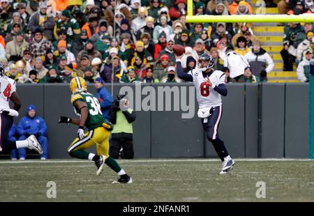 Photo: Houston Texans Matt Schaub sets to throw a pass at New Meadowlands  Stadium in New Jersey - NYP20101121116 