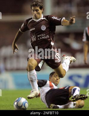 San Lorenzo de Alamgro's Adrian Gonzalez, right, fights for the ball with  Lanus' Sebastian Blanco during an Argentinean first division soccer match  in Buenos Aires, Saturday, Nov. 22, 2008. (AP Photo/Daniel Luna