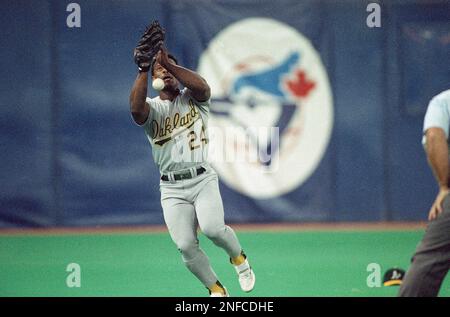 Baseball In Pics - Rickey Henderson and Joe Carter lift the World