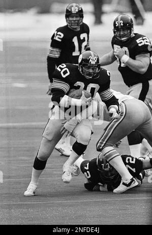 Pittsburgh QB Terry Bradshaw hands off to RB Rocky Bleier . The