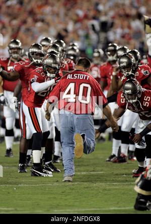 Tampa Bay Buccaneers' fullback Mike Alstott greets members of the Seattle  Seahawks at Raymond James Stadium in Tampa, Florida on December 31, 2006.  The Seahawks beat the Buccaneers 23-7. Alstott's contract has