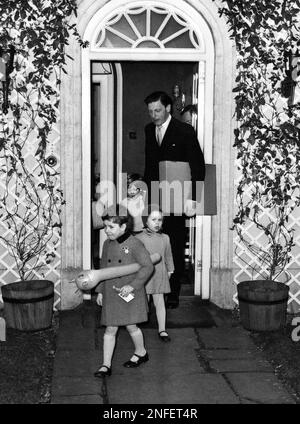 Royalty - Viscount Linley and Lady Sarah Armstrong-Jones Stock Photo ...