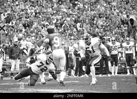 Minnesota Vikings Matt Blair (59) hugs teammate Dave Huffman