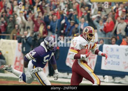 San Francisco, California, USA. 21st Nov, 1988. San Francisco 49ers vs  Washington Redskins at Candlestick Park Monday, November 21, 1988. 49ers  beat Redskins 37-21. Washington Redskins quarter back Doug Williams (17)  passes