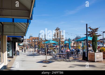 HICKORY, NC, USA-14 FEB 2023: Downtown plaza with outdoor dining, shoppers, storefronts, on sunny winter day. Stock Photo