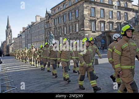 Firefighter Barry Martin's cortege makes it way through Royal Mile to St Giles Cathedral, Edinburgh, Scotland, UK. 17th February 2023. Pictured:  Hundreds of residents together with hundreds of Firefighters and other emergency service workers lined the High Street  to honour the Fife Firefighter who lost his life while tackling the Jenners fire on Princes Street. Credit:Archwhite/alamy live news. Stock Photo