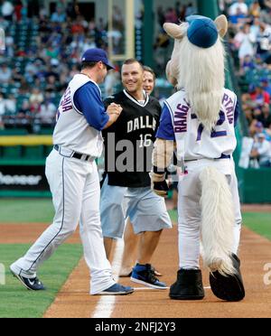 Texas Rangers' Michael Young during batting practice prior to a Major  League Baseball game against the Los Angeles Angels, Tuesday, July 8, 2008,  in Arlington, Texas. (AP Photo/Tony Gutierrez Stock Photo - Alamy