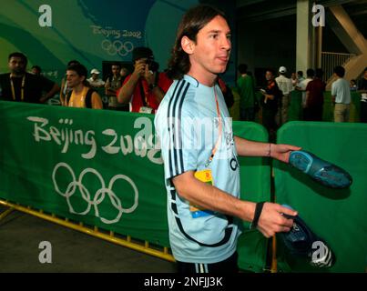 Lionel Messi in the 2008 Olympic soccer tournament Stock Photo - Alamy