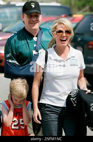 Boston Red Sox pitcher Curt Schilling, center, arrives for a charity event  with his wife Schonda and son Garrison, Monday, July 7, 2008, in Randolph,  Mass. (AP Photo/Michael Dwyer Stock Photo - Alamy