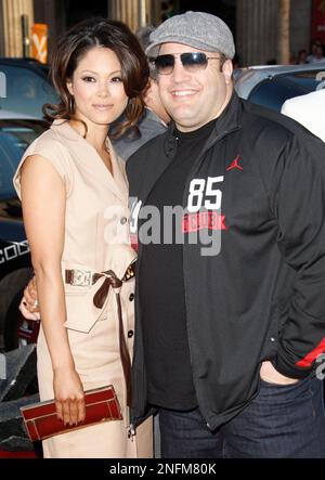 Steffiana De La Cruz and Kevin James at the 