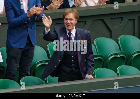 Cliff Richard singing on Centre Court during the 2022 Wimbledon Championships Stock Photo