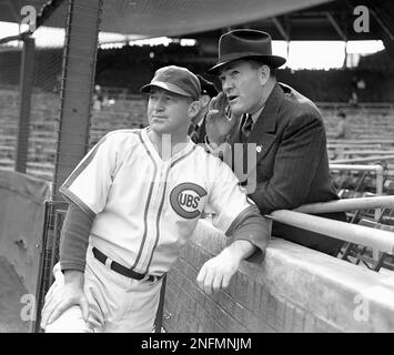Chicago Cubs manager Gabby Hartnett, left, chats with Brooklyn