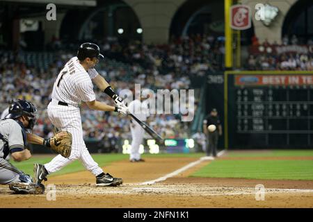 Houston Astros' Brad Ausmus swings the bat against the Pittsburgh Pirates  in Major League baseball Thursday, Aug. 10, 2006 in Houston. (AP Photo/Pat  Sullivan Stock Photo - Alamy