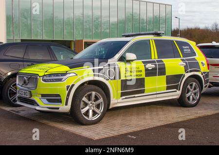 NATIONAL HIGHWAYS Traffic Officer, Volvo Xc90 Inscrp EXP T8Rchrge, SUV Hybrid Electric 1969 cc, Recharge T8 455 310+145 Twin Engine 18.8Kwh PHEV Start/StopNew and used cars displayed for sale on car dealers forecourt & showroom. Stock Photo