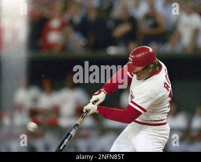 Pete Rose gets hit No. 4,192 to break the all time record, 1985