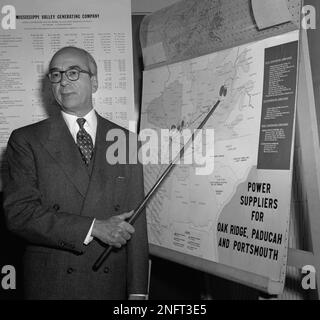 https://l450v.alamy.com/450v/2nft3e5/lewis-l-strauss-chairman-of-the-atomic-energy-commission-uses-a-diagrammed-map-at-a-news-conference-in-washington-on-dec-17-1954-where-he-defended-the-disputed-dixon-yates-power-contract-as-necessary-for-national-defense-strauss-said-the-commission-would-not-have-concluded-it-however-without-direct-orders-from-the-president-the-map-shows-power-sources-for-aec-installations-at-oak-ridge-paducah-and-portsmouth-ap-photobyron-rollins-2nft3e5.jpg