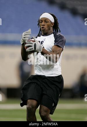 Defensive back Husain Abdullah of Washington State back pedals as he runs a drill at the NFL Combine in Indianapolis Tuesday Feb. 26 2008. AP Photo Michael Conroy Stock Photo Alamy